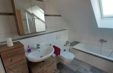 Fewo Steinhohle, DG 45qm, 1 Schlafzimmer & 1 Wohn-Esszimmer mit Bett - Foto 6