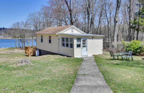 Shared Fire Pit and Kayaks Catskills Lake Retreat! - Foto 17