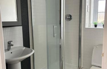 Beautiful 4-Bedroom Home for Groups & Families - Foto 21