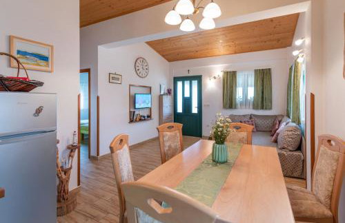 Villa Vrt, a private and fully fenced forest retreat - Photo 22