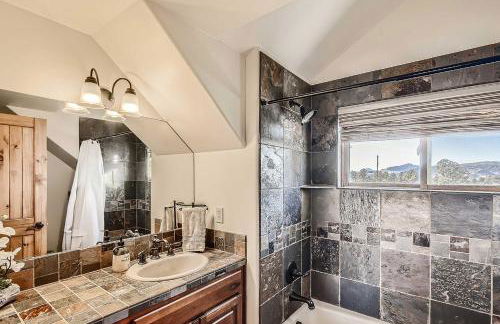 Idyllic Florissant Cabin with Patio and Hot Tub! - Foto 33