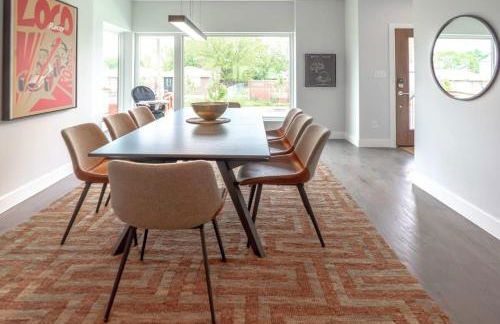 Beautiful Modern 3BR in the Grove ABODEbucks - Photo 5