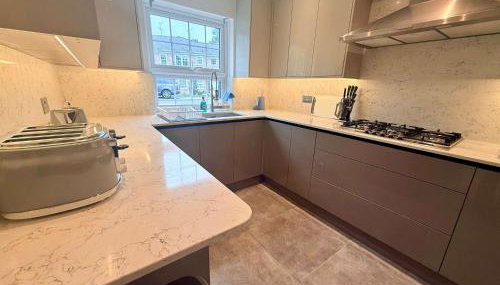 Refined Cottage Living Near Ascot & Windsor - Foto 4, stove, dishwasher