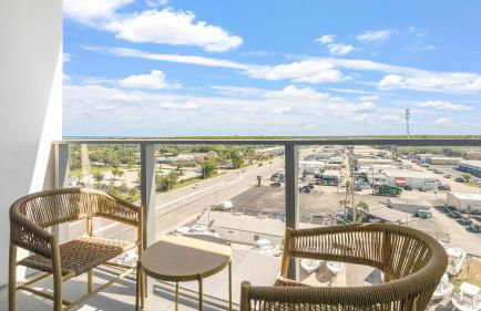 Landing Incredible 2BD Pool - Photo 13