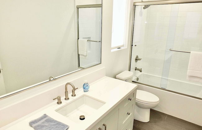 Beach Paradise Stunning 3-story in Long Beach! - Foto 26