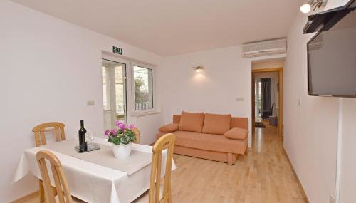 Apartment Mate - Photo 3