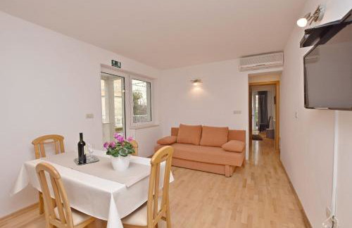 Apartment Mate - Photo 3