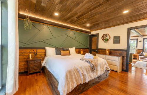 Mountain High Cabin with hot tub fire pit & indoor pool - Foto 10