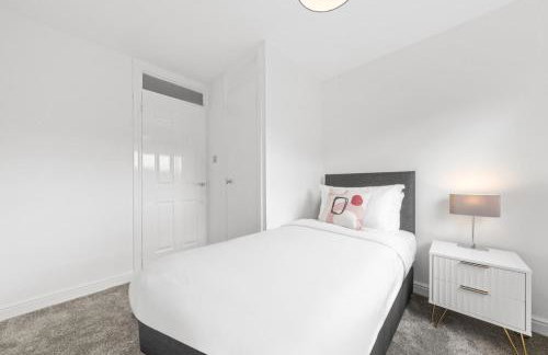 Large 5 Bedroom House Perfect For Group Stays - Free Parking - Near Glasgow - Perfect For Contractors - Foto 2