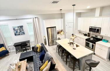 City Oasis Near NRG Stadium, Med Center & Downtown! - Photo 3