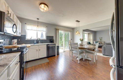 Families Welcome! Spacious OFallon Home with Yard - Foto 3