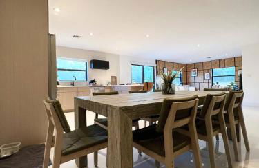 Super stylish 4 BR Home Steps from the Fun - Foto 31