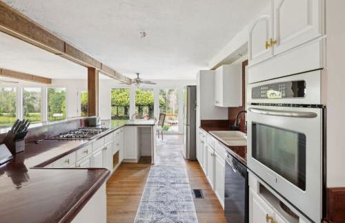 5-Acre Retreat Private Pool Outdoor Bar Fishing Pond & Game Room - Foto 8