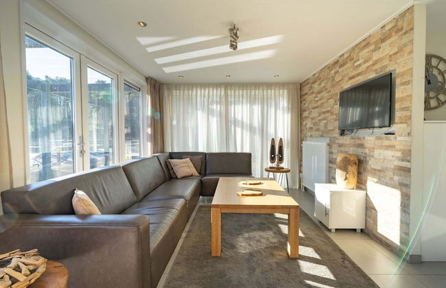 Modern Holiday Home Near Brunssummerheide - Photo 2