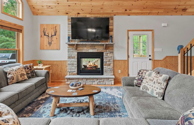 Bluejay Getaway by Avantstay Walk to Lake 7bdr, Hot Tub, Pool Table - Foto 8