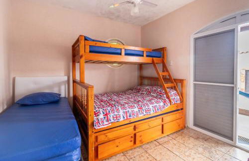 Casa Lindíssima e Espaçosa com 2 Piscinas - Adulto e Infantil, Perto da Praia, Opção da Piscina Adulto Aquecida Cobrado à Parte, 4 Quartos Frente as Piscinas, Área Gourmet Completa com Churrasqueira, Forno e Fogão a Lenha, Mesa de Bilhar, Lareira na Sala - Photo 27