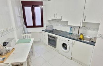 Cozy Yellow Home in Getxo - Foto 7