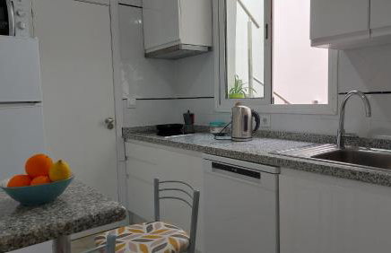 Authentic Triana Flat Wih Private Patio Ground Floor - Photo 9