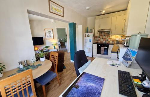 West Street Views #2 - Central apartment with home office - Photo 3