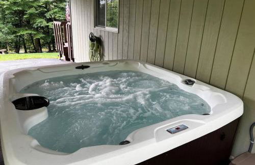 Spacious Catskills Home with Covered Hot Tub - Foto 33