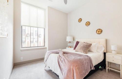 2BR Distinguished Apartment Rooftop Deck & Gym - Foto 15