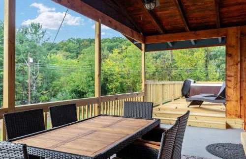 Hidden Hollow 3BD Cabin - Hot Tub, Wifi, Game Room, Fire Pit - Foto 15