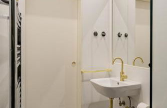 Stylish 2-Bedroom Apartment with Terrace in Alcântara - Photo 9