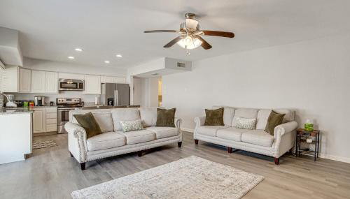 DFW Home Base! Quiet Suburb Stay w/ Yard - Foto 1