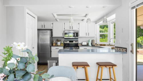 Stylish Renovation, Perfect for Families & Pets, Garage Parking, Sleeps 10 - Foto 3