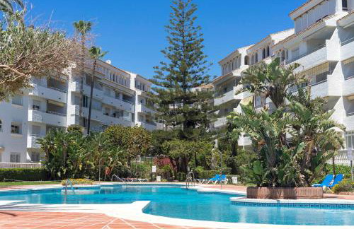 Modern apartment with pool on the beachfront in Marbella by SharingCo - Photo 10