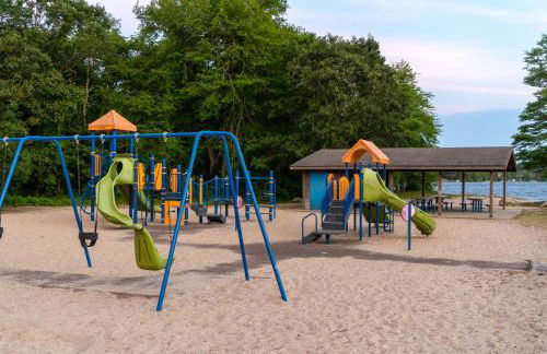 Pool and Screened Deck! Home 2 Mi to Mashpee Commons - Foto 40