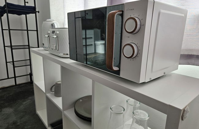 SnoozeDen Westmead – Windsor Castle & Legoland - Foto 41