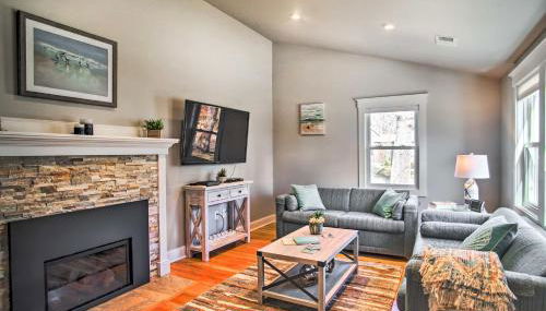 Walk to Shore Updated Buzzards Bay Cottage! - Foto 2