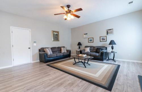 Charming Suburb 20 Min to ATL! - Foto 1