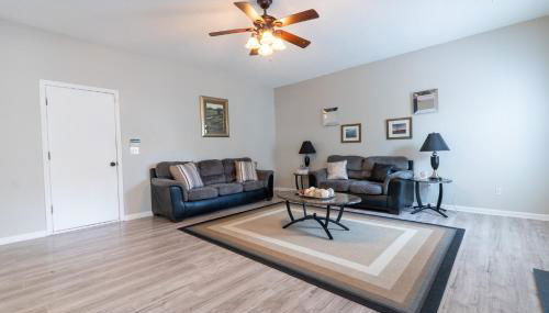 Charming Suburb 20 Min to ATL! - Foto 1