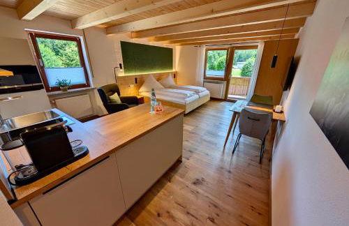 Gästehaus Philipp im Herzen des Fichtelgebirges - 5 Ferienwohnungen, großes Grundstück, Wald und Wiese, Wohnung mit privater Sauna, kostenfreie Parkplätze, WLAN - Foto 37