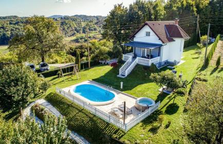 Odisea Hill House - Modern Holiday Home with swimming pool, sauna, jacuzzi, WiFi and 2 bedrooms, near Varazdin - Foto 1