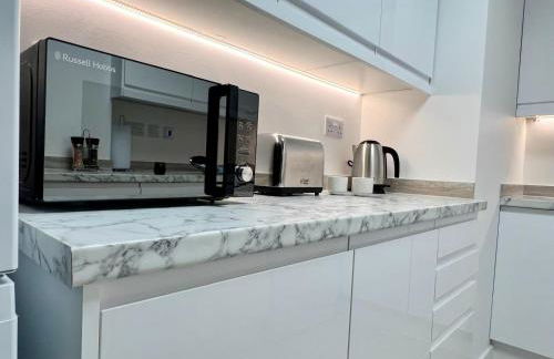 Borage House- Crawley,3BR House, Wifi, Parking, Close to Gatwick Airport, Contractor friendly, short and long term stays welcome - Foto 49