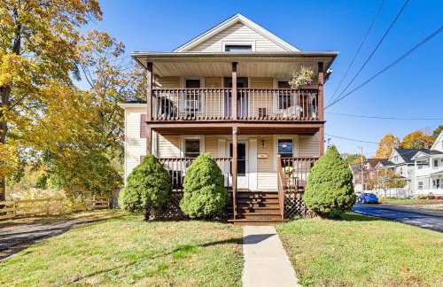 1 Mi to Main St Riverside Torrington Apt with Yard - Foto 1