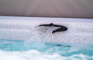 Lake Cottage with Hot Tub and Game Room - Foto 27