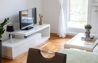Bright 1BDR with Balcony & Parking - Photo 14