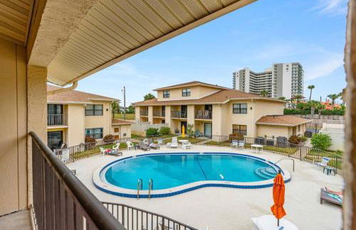 Island Time Oasis Pool Walk to Beach & Balcony - Foto 1