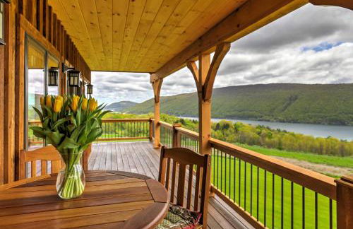 Naples Cabin with Lake Views and Wraparound Deck! - Foto 1