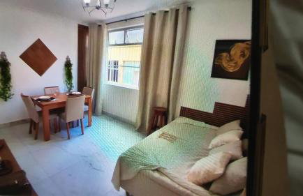 Barra - Espaçoso Apt frente Shopping Barra - 100 m2, 2 quartos, varanda, sala, banheiro e cozinha completa, 2 camas casal, 1 cama de solteiro, 1 sofá cama - Foto 38