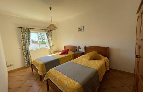 VILLA EBER - independent 1 & 2 bedroom apartments, pool, air con, fast Wi-Fi, near old town of Albufeira and beaches - Foto 32