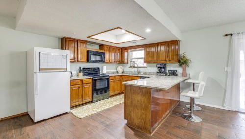 Rogers Vacation Home with Yard 5 Mi to Bentonville - Foto 2