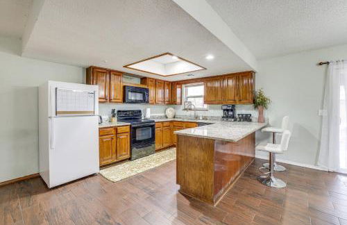 Rogers Vacation Home with Yard 5 Mi to Bentonville - Foto 2