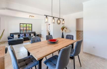 Stylish 3 BDR Retreat with Pool by LovelyStay - Foto 25