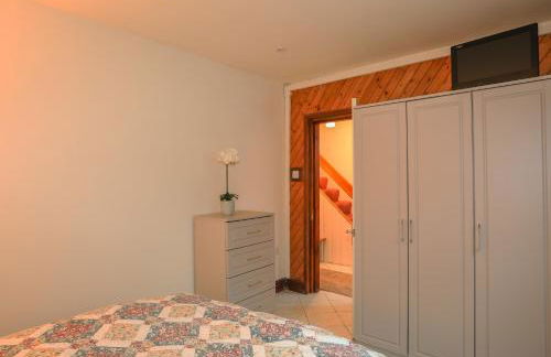 Hillside Apartment - Photo 12