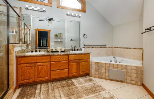 4 BR Mountain Cabin with Hot Tub & Fire Pit in GA - Foto 25